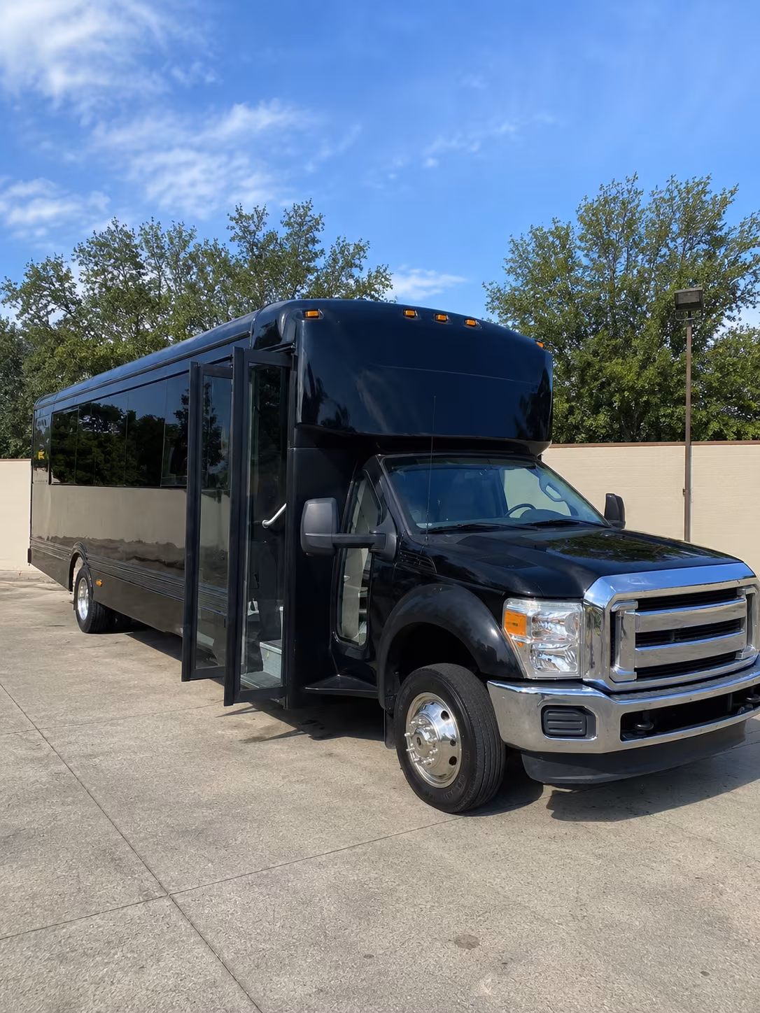 bloomfield 20 passenger party bus