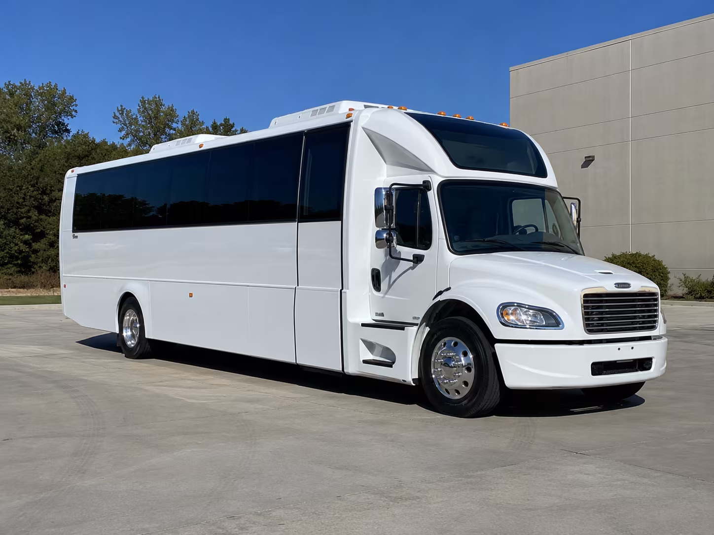 bloomfield 28 passenger party bus